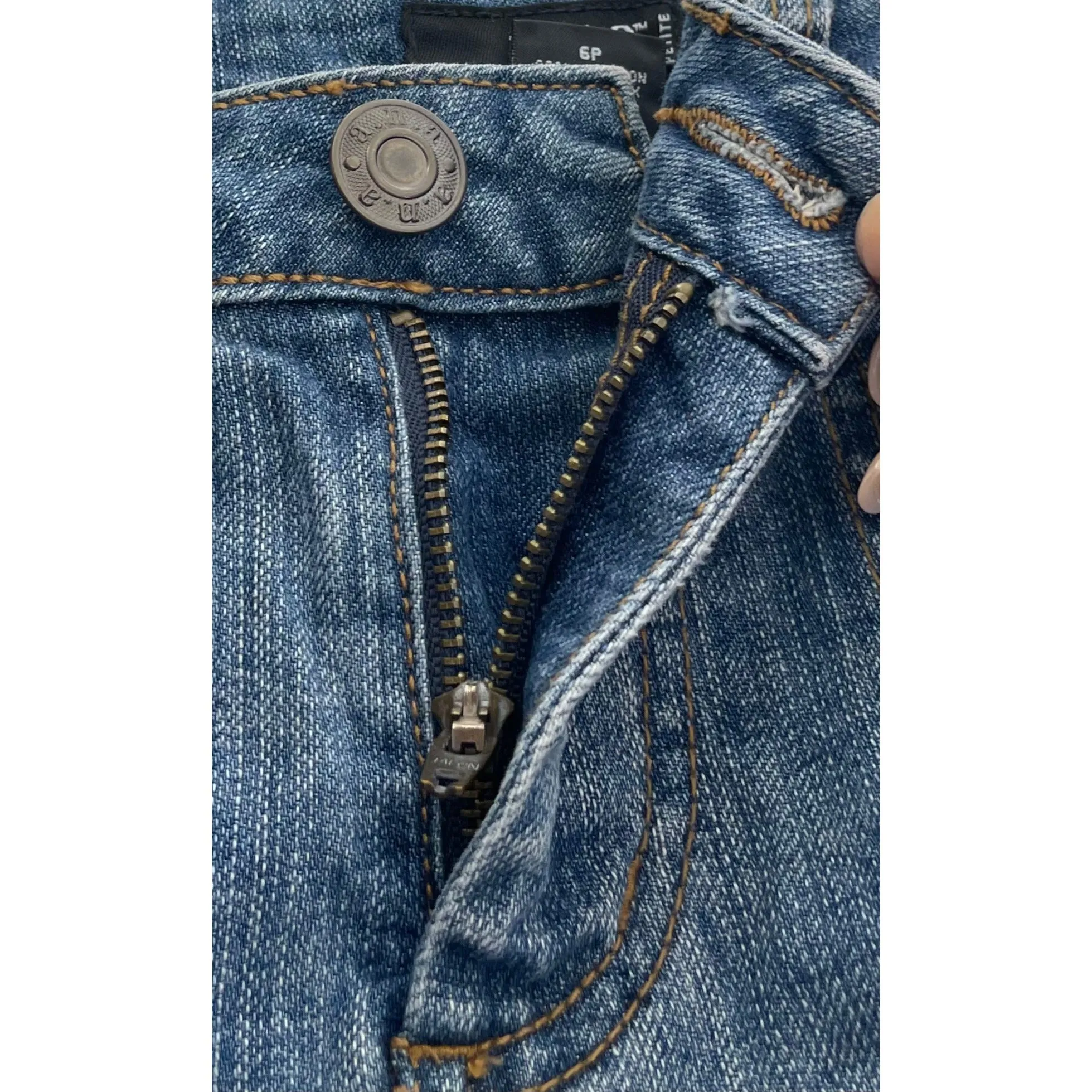a.n.a Women's Size 6P Boyfriend Distressed Fringe Hem Denim Blue Jean Shorts