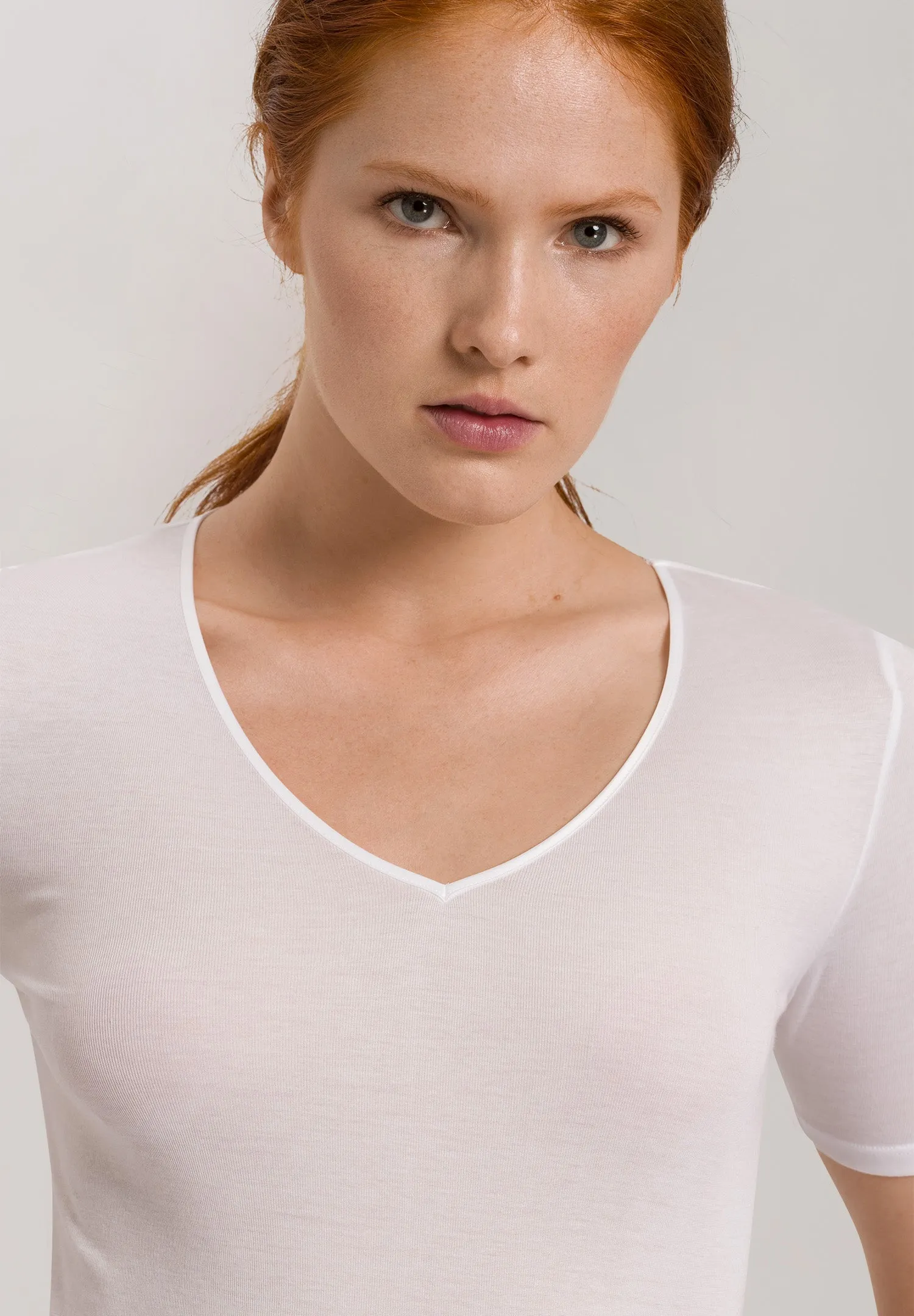 Cotton Seamless V-Neck Shirt