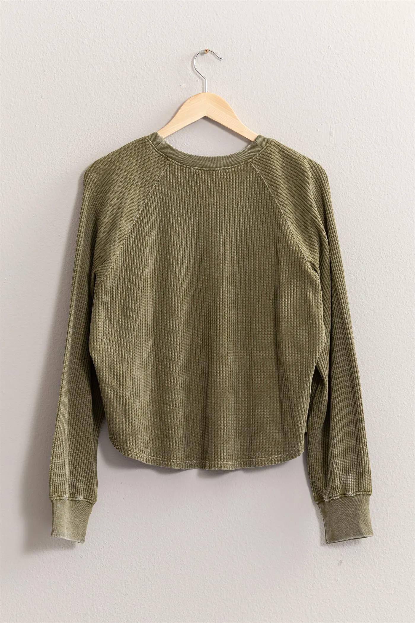 DZ24E442-HENLEY WAFFLE KNIT RAGLAN SLEEVE TOP