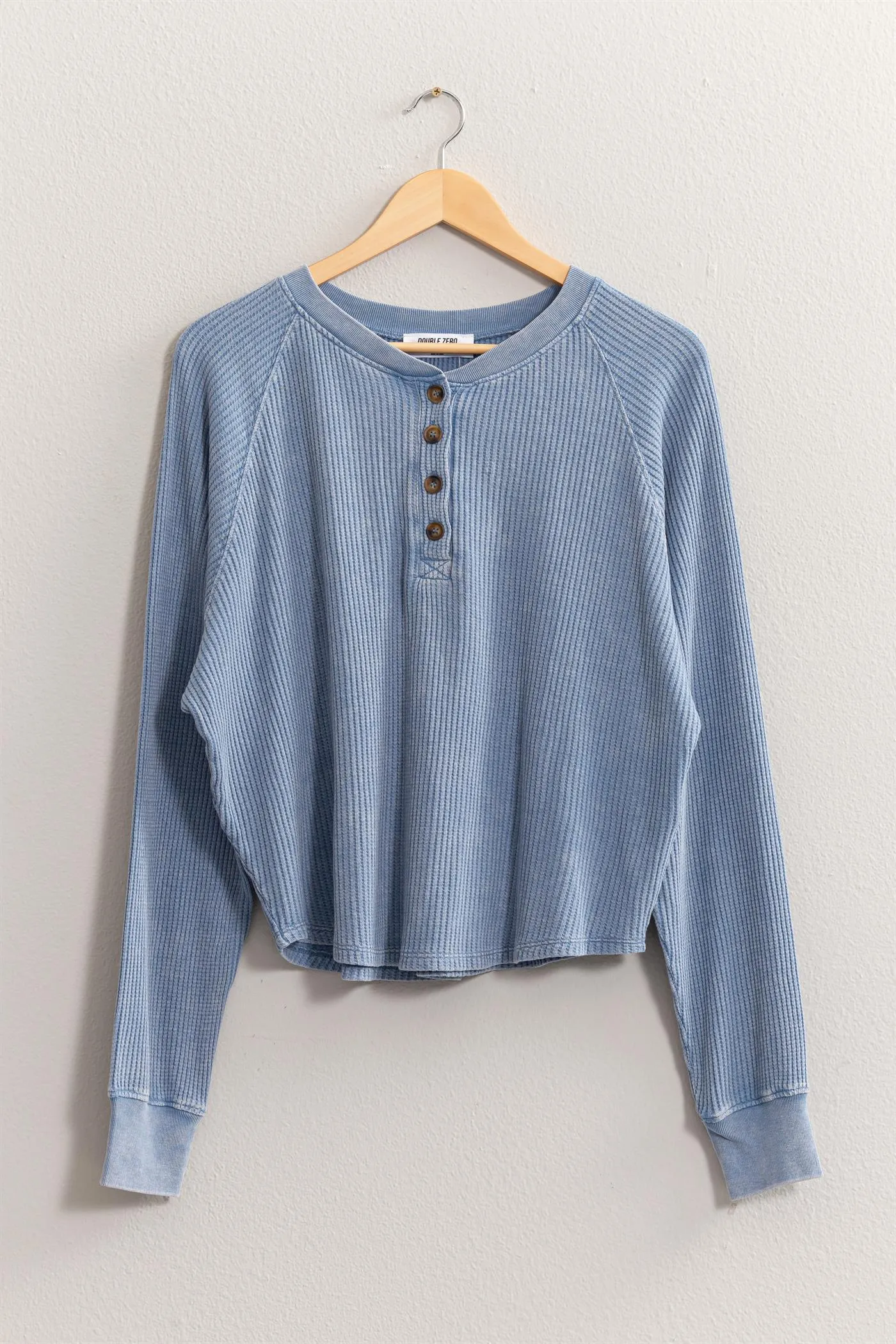 DZ24E442-HENLEY WAFFLE KNIT RAGLAN SLEEVE TOP
