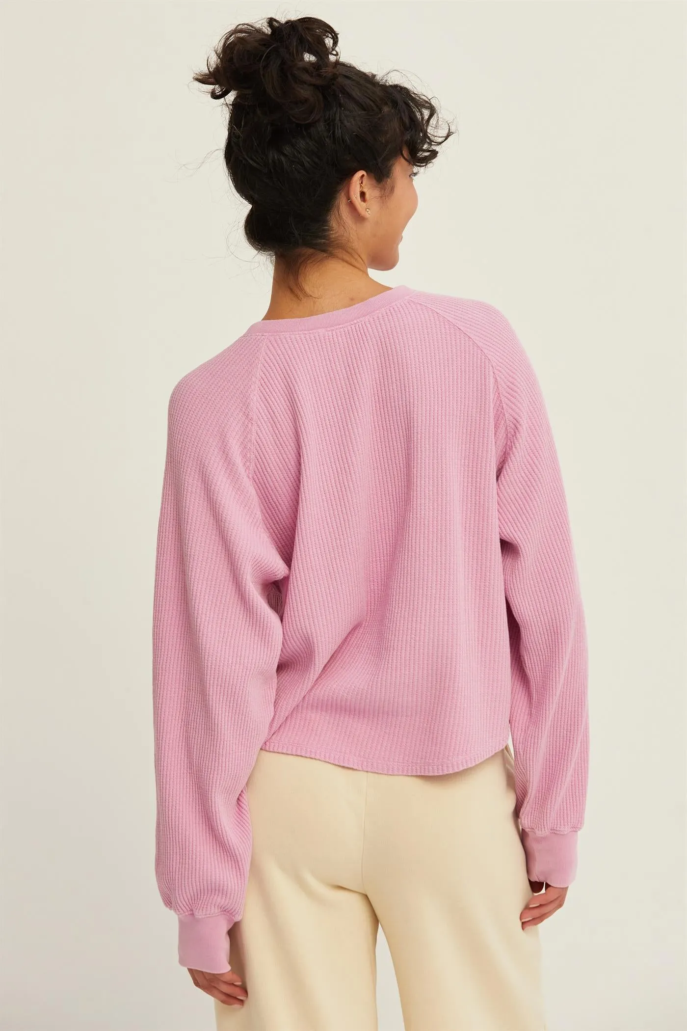 DZ24E442-HENLEY WAFFLE KNIT RAGLAN SLEEVE TOP