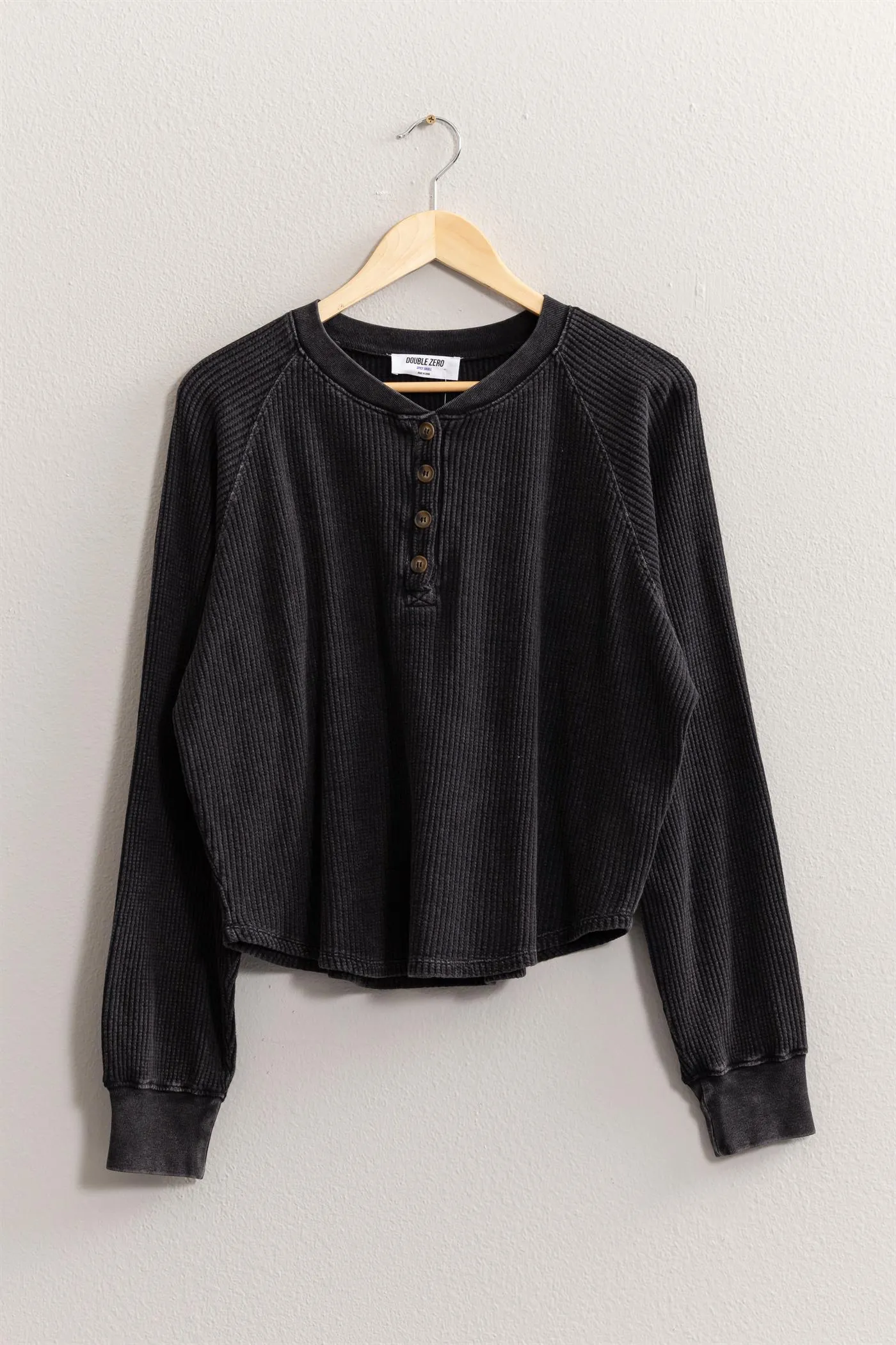 DZ24E442-HENLEY WAFFLE KNIT RAGLAN SLEEVE TOP