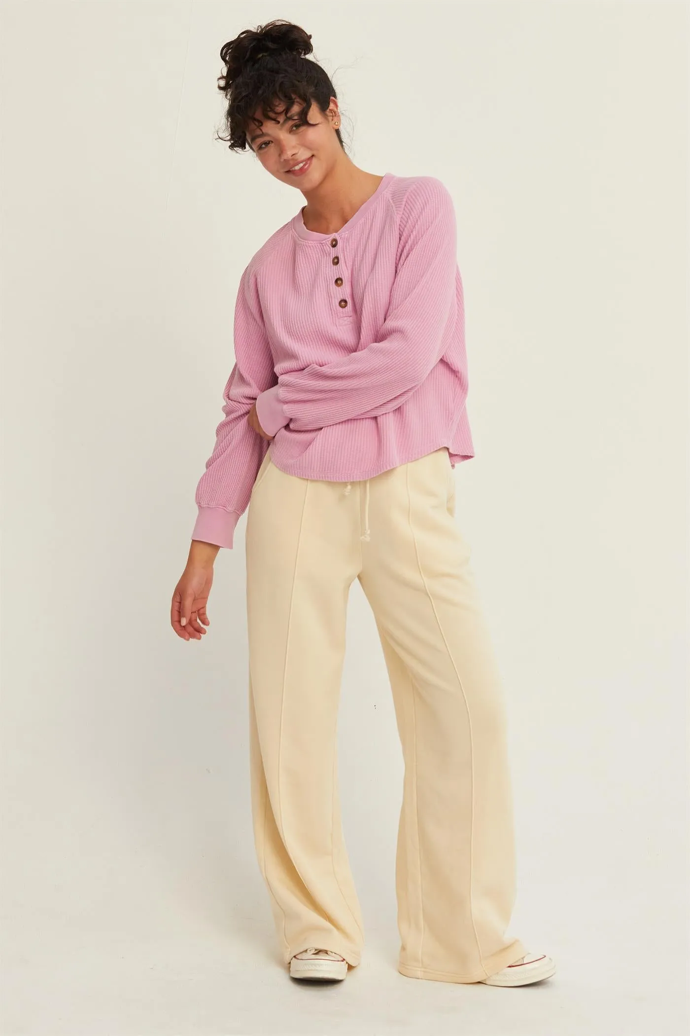 DZ24E442-HENLEY WAFFLE KNIT RAGLAN SLEEVE TOP
