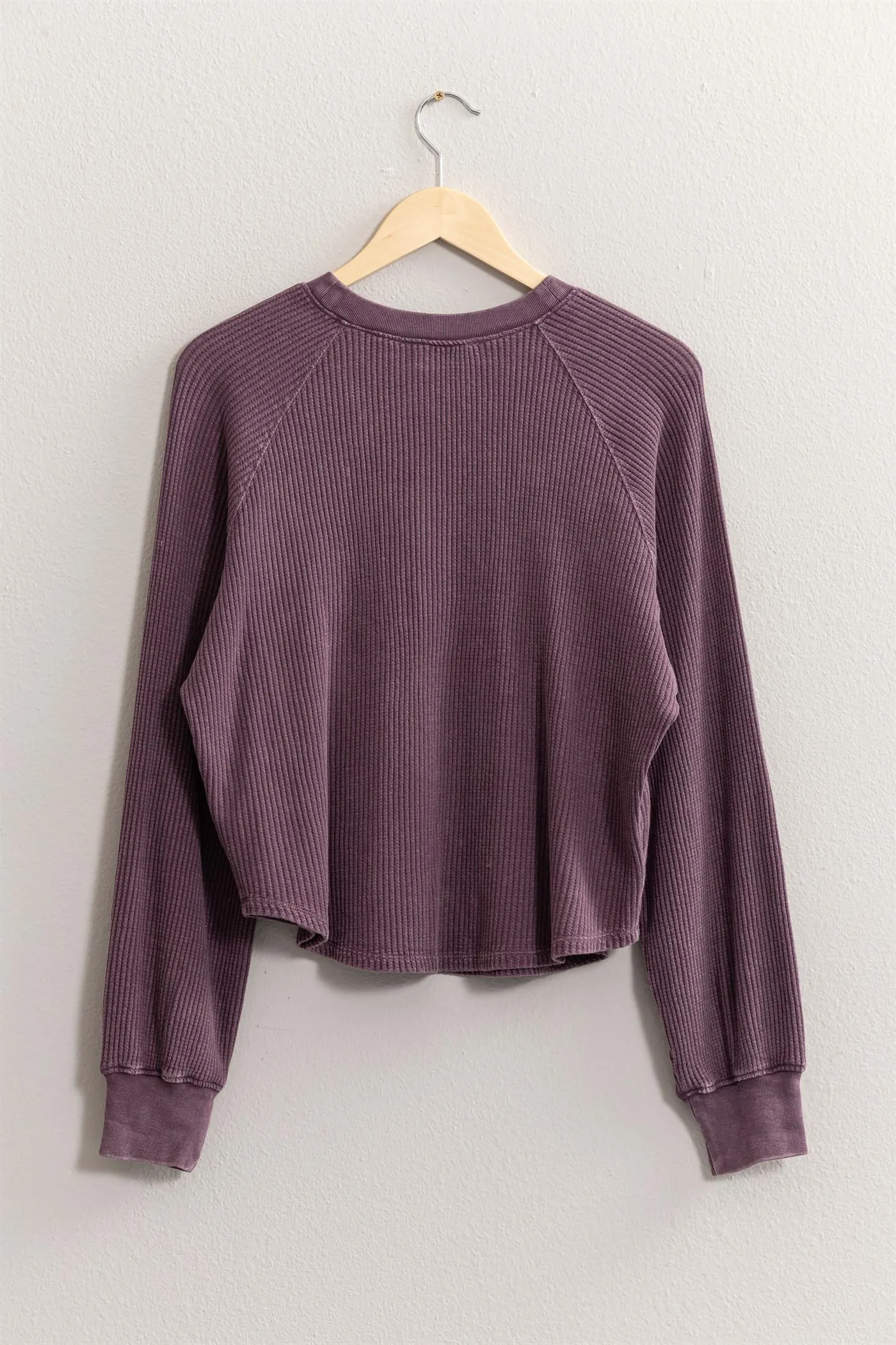 DZ24E442-HENLEY WAFFLE KNIT RAGLAN SLEEVE TOP