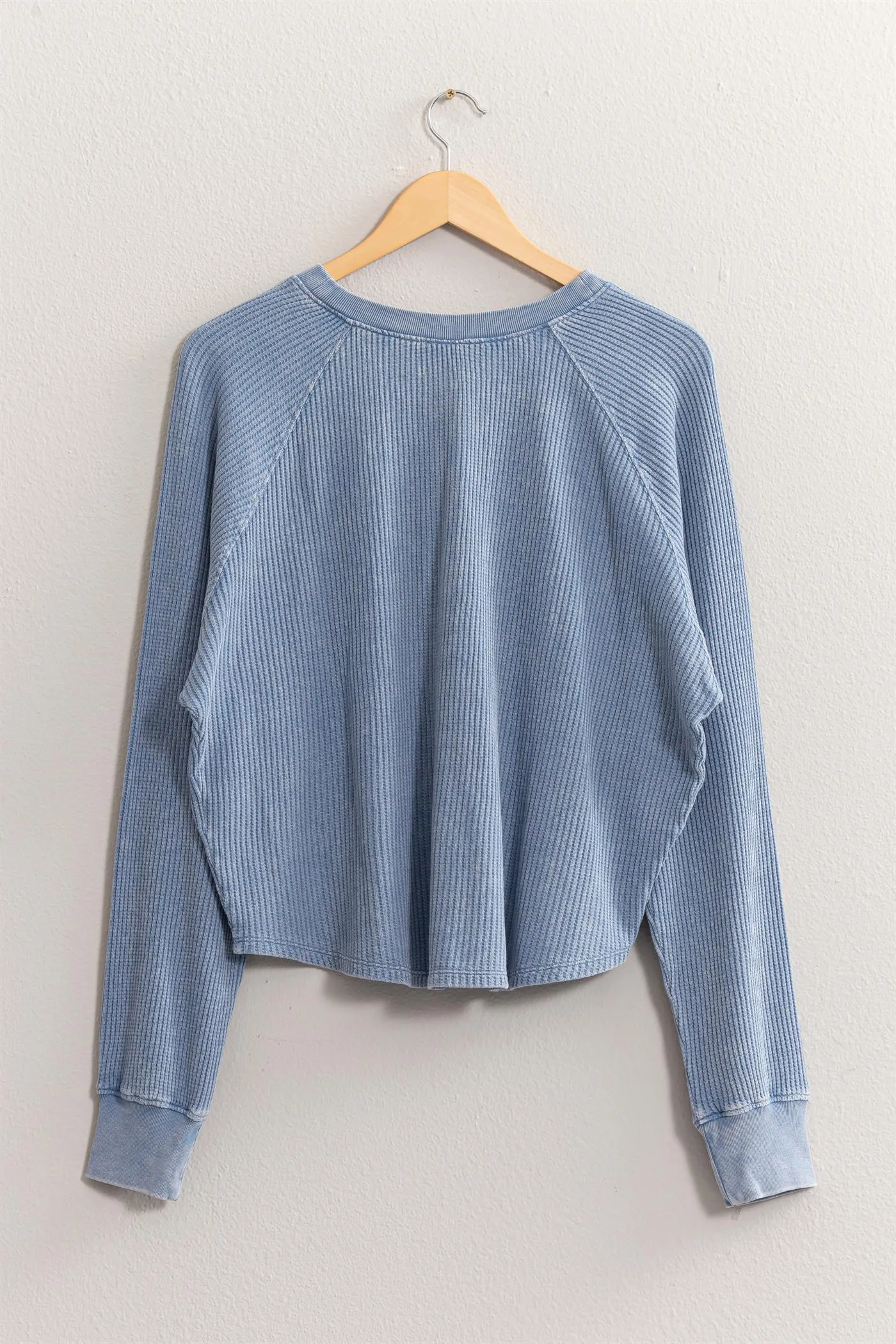 DZ24E442-HENLEY WAFFLE KNIT RAGLAN SLEEVE TOP