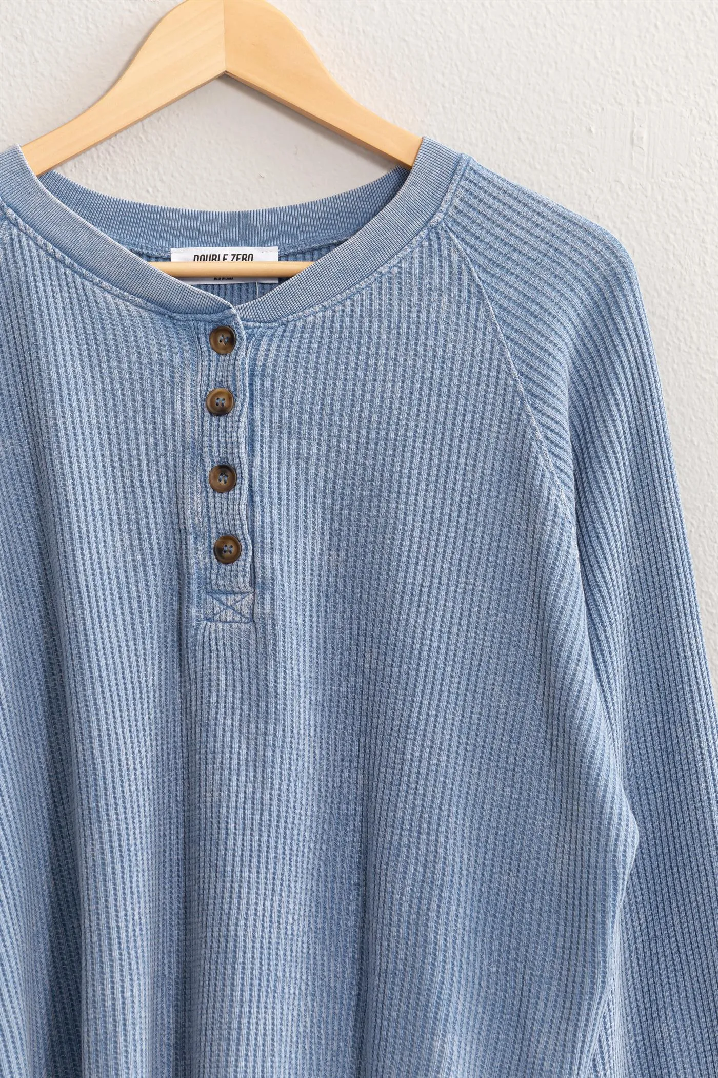 DZ24E442-HENLEY WAFFLE KNIT RAGLAN SLEEVE TOP