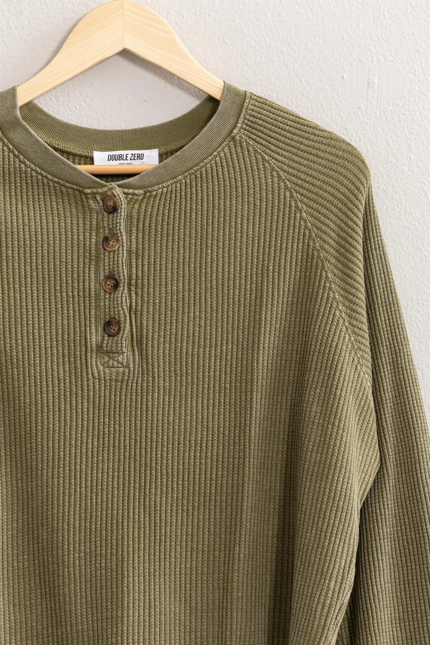 DZ24E442-HENLEY WAFFLE KNIT RAGLAN SLEEVE TOP