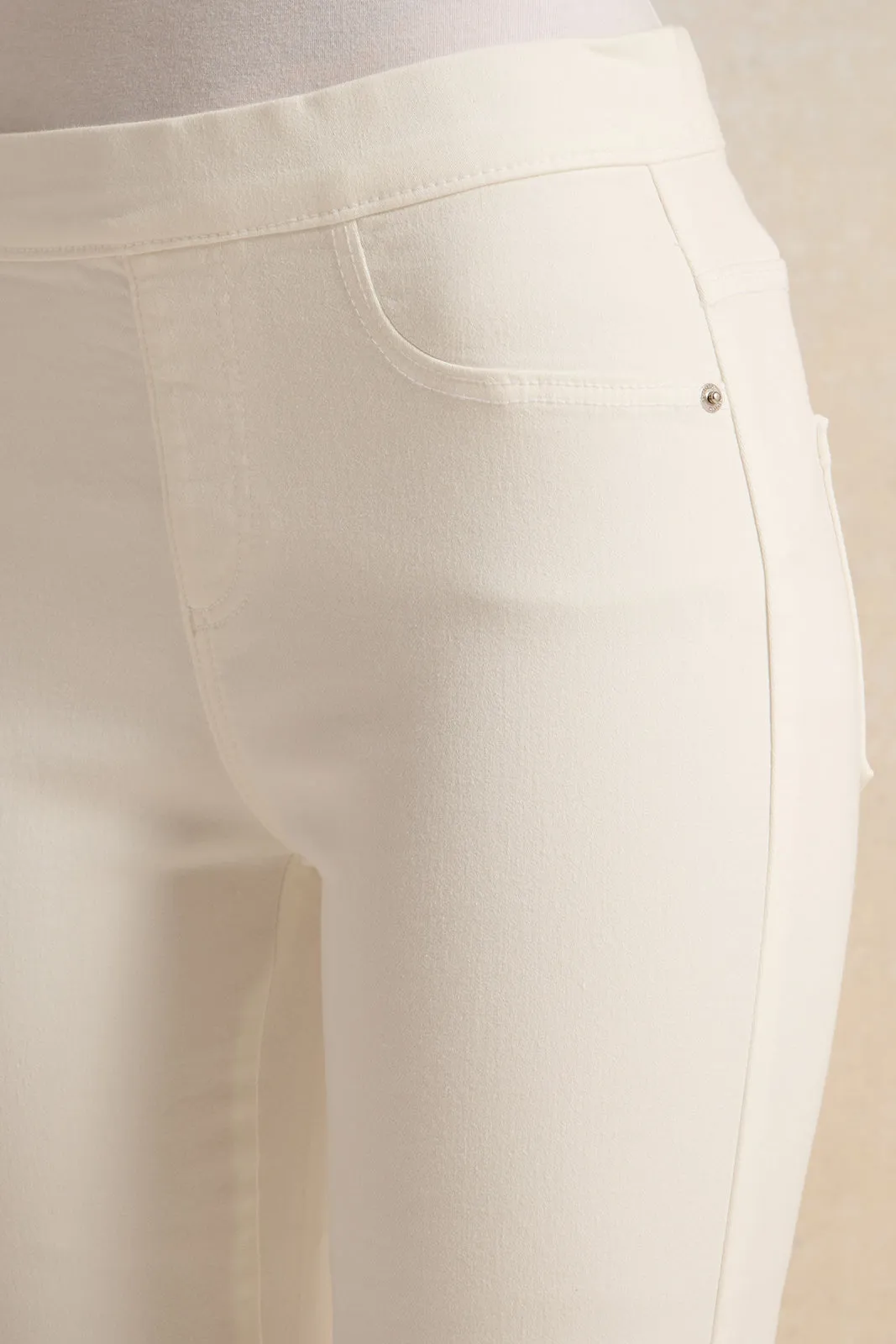 Women Ivory Solid Knit Jegging